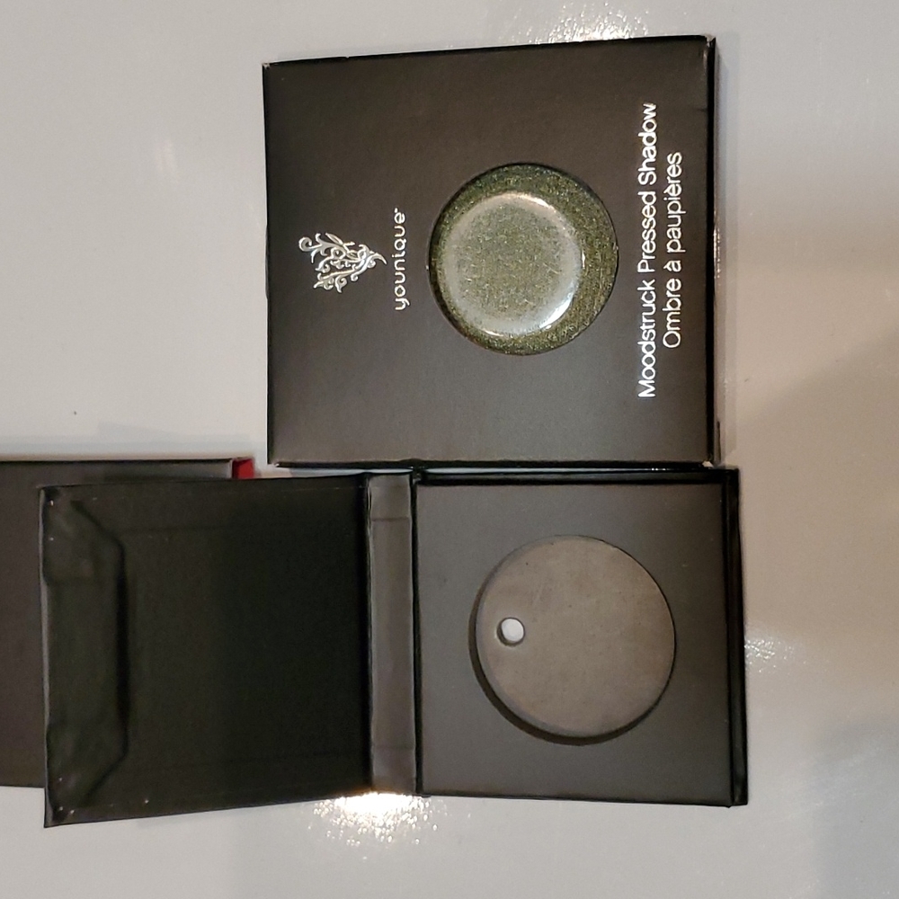 Younique  Eyeshadow